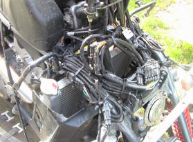 Und das bekommt man tatsächlich von einem bekannten Quadvertrieb aus Deutschland geliefert. Hier ist mehr Kabel aufgewickelt als Seil auf der Seilwinde. Nicht schön.